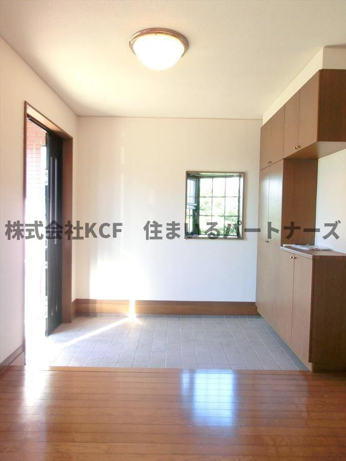 高良内町戸建の居間・リビング|ゆったりとした居間です