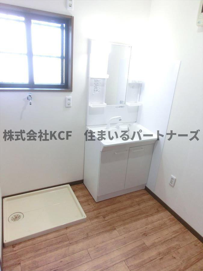高良内町戸建の洗面所|明るい洗面所です