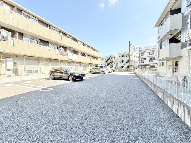 コーポスカイHの駐車場