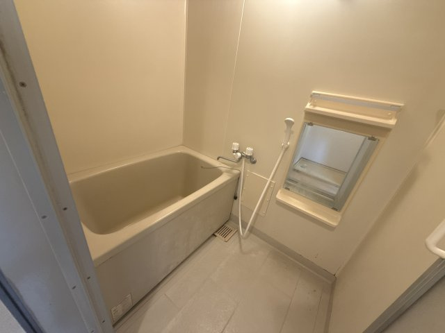 ロジュマン継の浴室