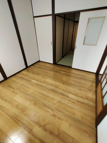  | 梅里園