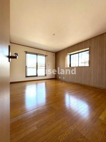 岩出市中島戸建の洋室