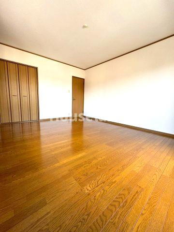 岩出市中島戸建の洋室