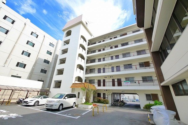市役所前三和マンションの外観