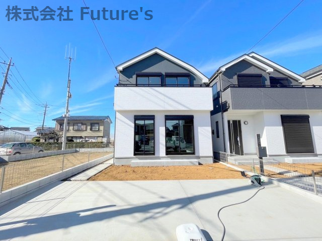 三郷市谷口　新築戸建　全10棟　B号棟の外観|庭スペースや駐車場スペースも広々とした邸宅です