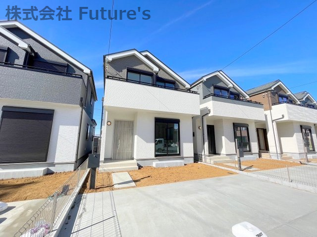 三郷市谷口　新築戸建　全10棟　D号棟の外観|庭スペースや駐車場スペースも広々とした邸宅です