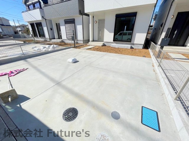 三郷市谷口　新築戸建　全10棟　D号棟の駐車場|カースペース並列2台駐車可能です