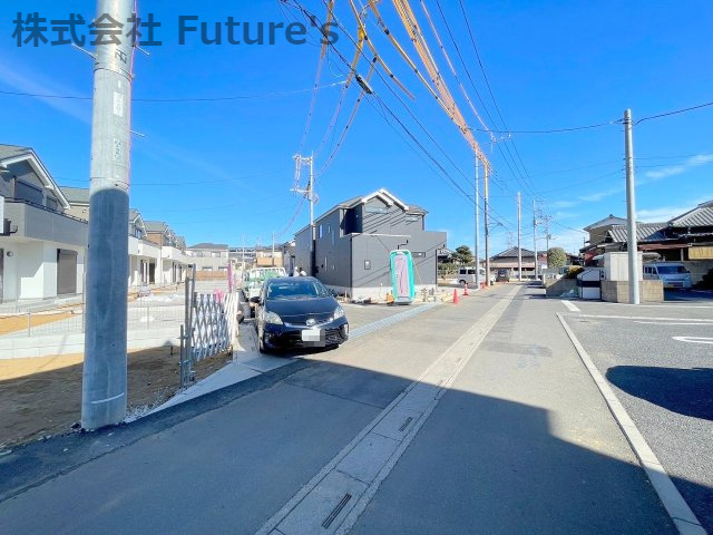 三郷市谷口　新築戸建　全10棟　D号棟の前面道路含む現地写真|前面道路含む現地写真です。