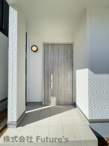 三郷市谷口　新築戸建　全10棟　D号棟のエントランス|玄関アプローチです