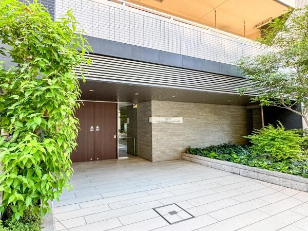 プレシス八丁堀リバーフロントのエントランス