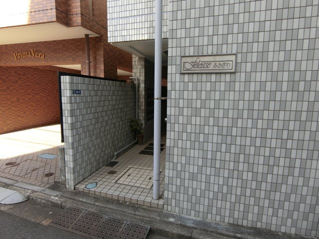 フェリースふかざわのエントランス