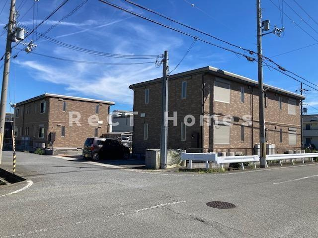 姫路市玉手３丁目のハイツの駐車場