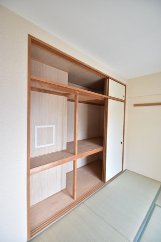 大阪市城東区今福西３丁目の賃貸マンションの収納