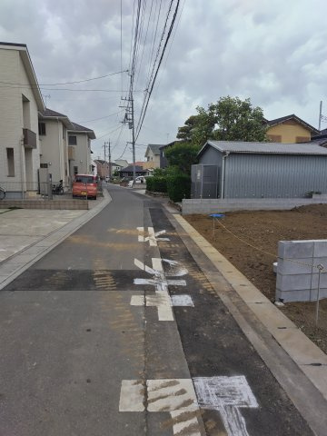 鴻巣市登戸の売地の前面道路含む現地写真