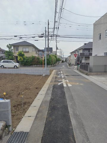 鴻巣市登戸の売地の前面道路含む現地写真