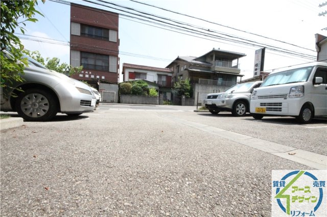 グランシャリオ貴崎の駐車場