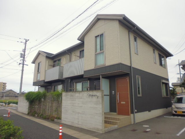 倉敷市西中新田のアパートの外観
