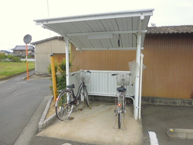 倉敷市西中新田のアパートのその他共用部分|駐輪場