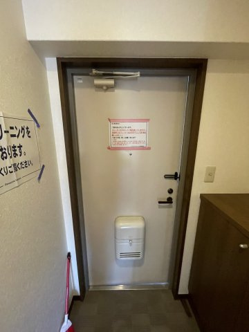 サンロイヤルの玄関|(参考)同マンション同間取り他部屋の写真