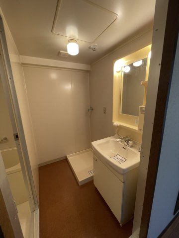 サンロイヤルの洗面所|(参考)同マンション同間取り他部屋の写真