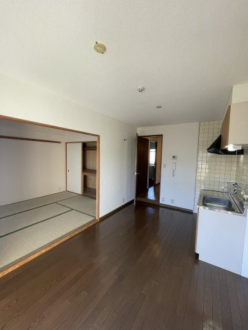 サンロイヤルの居間・リビング|(参考)同マンション同間取り他部屋の写真