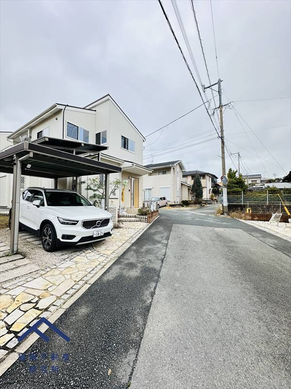 古賀市久保　戸建ての前面道路含む現地写真