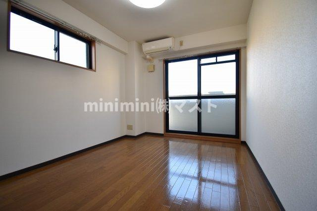 ブリリアントコート心斎橋イーストの居間・リビング