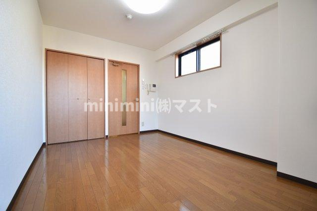 ブリリアントコート心斎橋イーストの居間・リビング