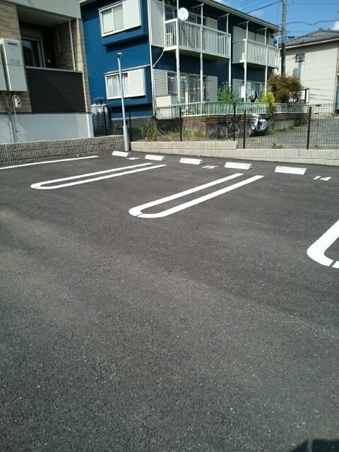シェモアの駐車場