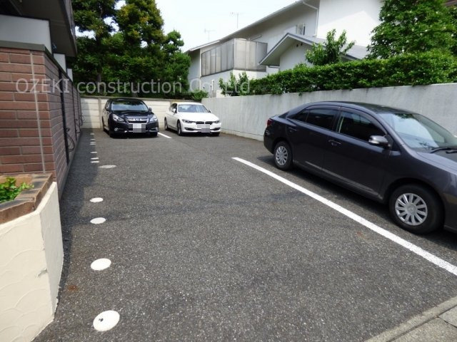 ベルセゾンの駐車場