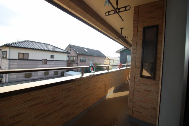 【バルコニー】 | 太田市亀岡町　中古戸建 | お洗濯にも便利なインナーバルコニー付き。日当たり良好で洗濯に強い味方です。