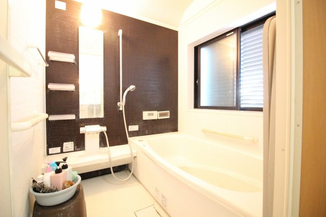 【浴室】 | 太田市亀岡町　中古戸建 | 落ち着いた空間のお風呂です