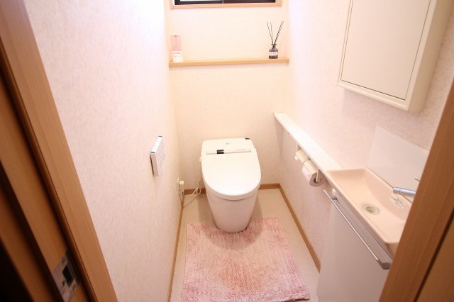 【トイレ】 | 太田市亀岡町　中古戸建 | 清潔感のあるトイレです♪