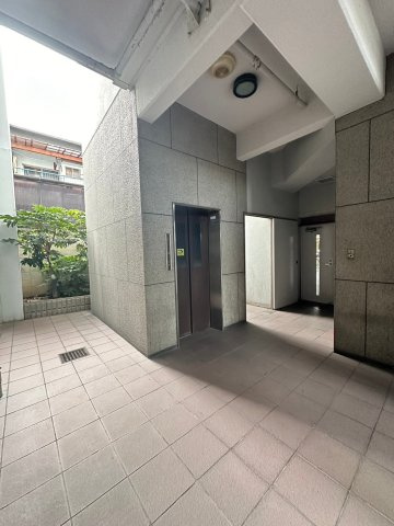 メゾン摂津のエントランス