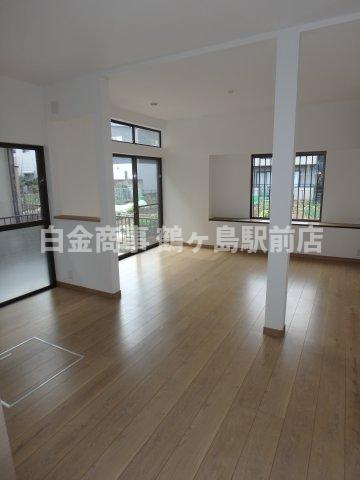 坂戸市鎌倉町中古戸建の居間・リビング