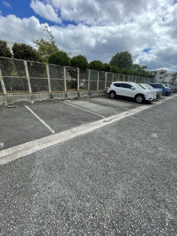 ラポート大日の駐車場