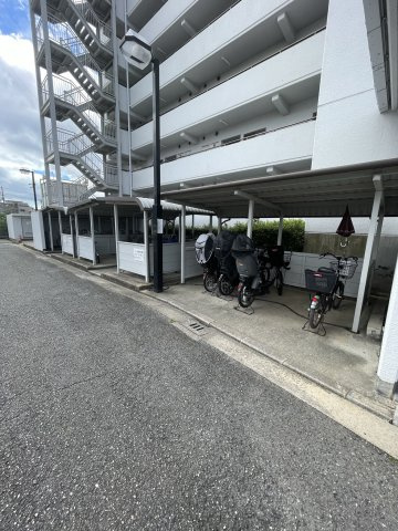 ラポート大日の駐車場