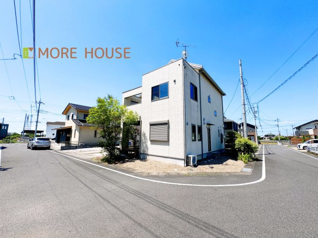 太田市牛沢町　中古住宅の前面道路含む現地写真