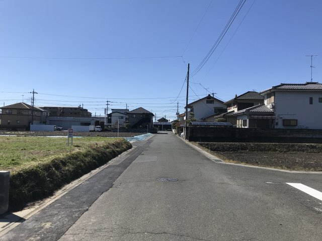 熊谷市久下４丁目の売地の前面道路含む現地写真
