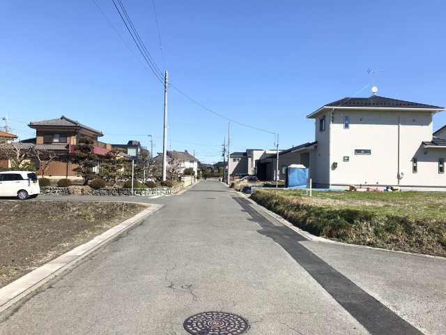 熊谷市久下４丁目の売地の前面道路含む現地写真