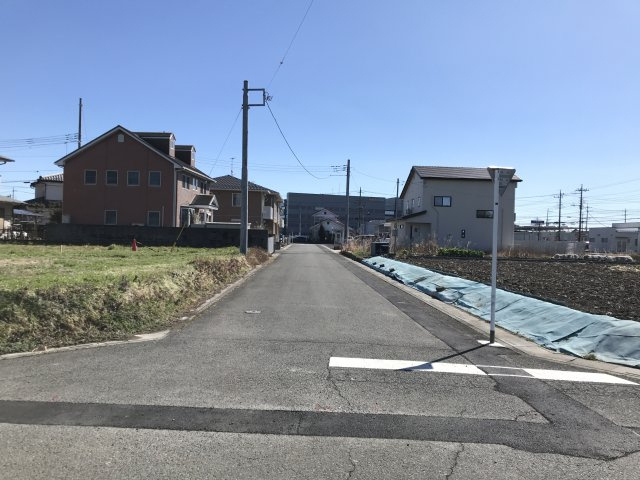 熊谷市久下４丁目の売地の前面道路含む現地写真