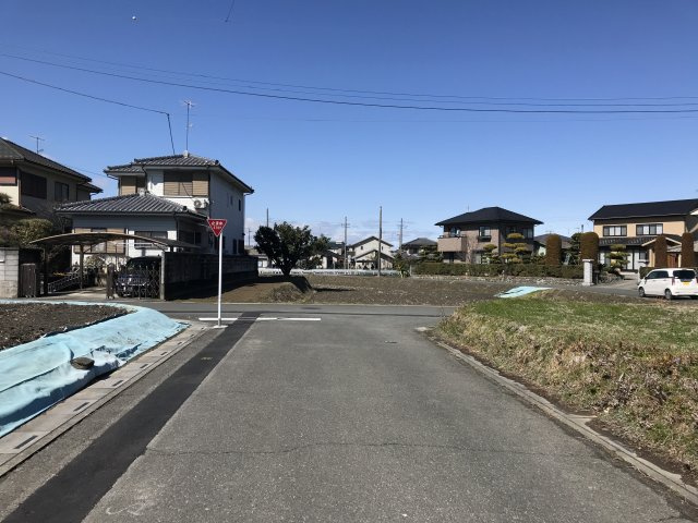 熊谷市久下４丁目の売地の前面道路含む現地写真