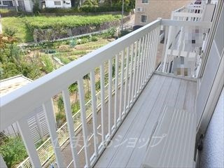 広島市安佐北区落合南２丁目のアパートのバルコニー