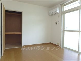 広島市安佐北区落合南２丁目のアパートの居間・リビング