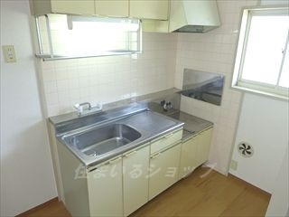 広島市安佐北区落合南２丁目のアパートのキッチン