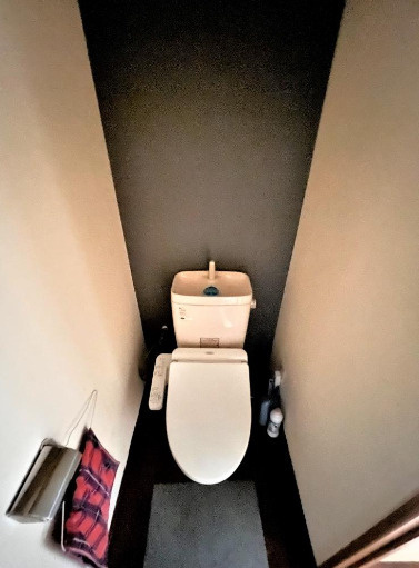 大津市藤尾奥町の倉庫のトイレ|落ち着いたトイレです