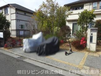 【駐車場】 | 建物前には余裕のスペース