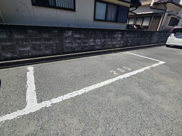 サンハイム西海の駐車場