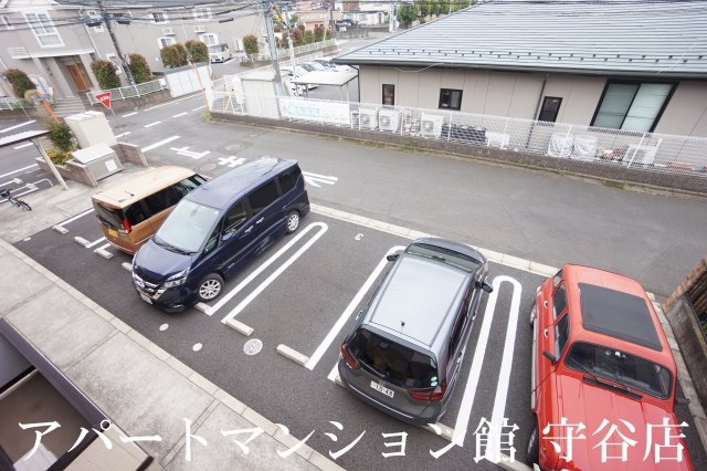 コーポファミーユの駐車場