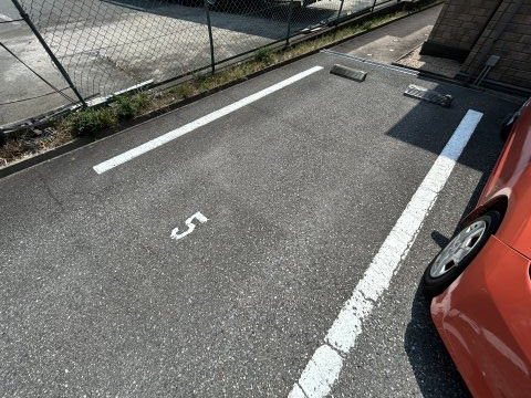 ラフィーネ林Ⅱの駐車場